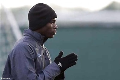 Balotelli withdraws appeal, accepts club fine