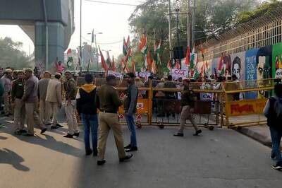 Group of Men Raises 'Jai Shri Ram', 'Goli Maaro' Slogans near Jamia Milia Islamia