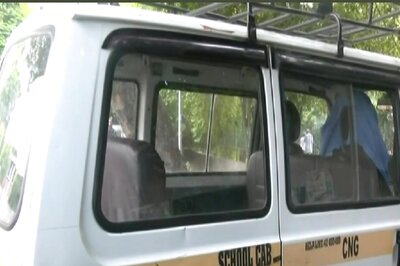 Woman Cab Driver Fights Back Man Trying to Rob Her Mobile Phone, Case Registered