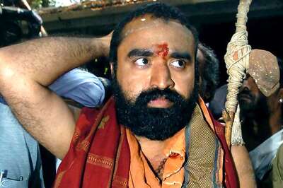 Swami Vijayendra Saraswathi Does Not Stand up for Tamil Anthem, Faces Flak Online
