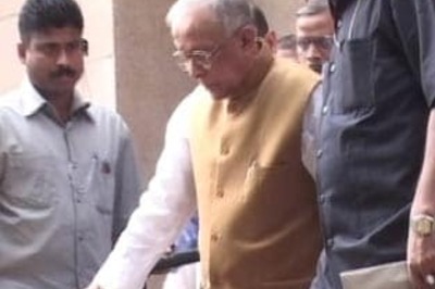 Jyoti Basu contracts pneumonia, hospitalised