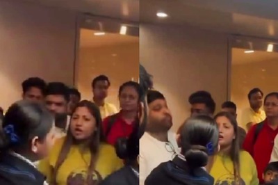 IndiGo Staff Keeps Calm as Passengers Lose Cool Over Mumbai-Delhi Flight Delay: 'Hats Off'