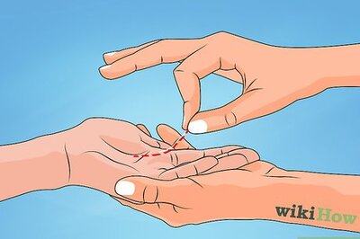 How to Make Someone Feel Like a String Is Being Pulled from Their Hand