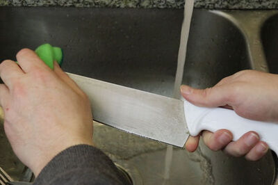 The Best Way to Clean Your Knives