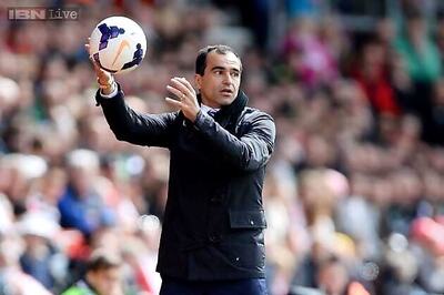No pressure to sell young talent, says Everton's Roberto Martinez