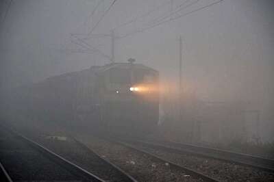 Fog Delays 67 Trains, Minimum Temperature Drops to 8.9 Degrees Celsius