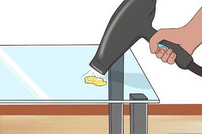 How to Remove Wax from a Glass Table Top