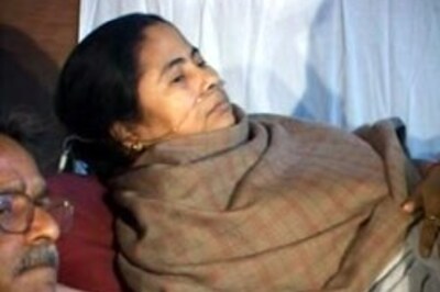 Party prays, organises yagna for Mamata