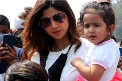 Shilpa Shetty’s Daughter Shamisha Gets Scared By Paparazzi As Family Heads For Alibaug; Watch Video