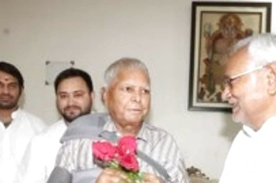Lalu Prasad Yadav Arrives in Patna; Nitish Kumar Walks Down for Courtesy Call