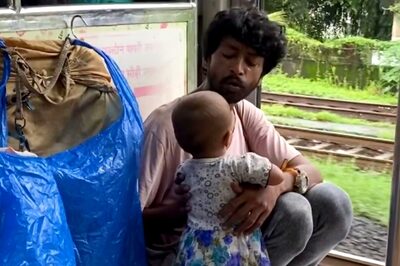 Video of Little Girl Feeding Her Father in Mumbai Local Goes Viral, Leaves Netizens Emotional