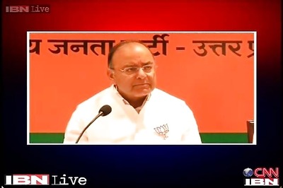 Jaitley demands apology from Priyanka for derogatory remark on Modi