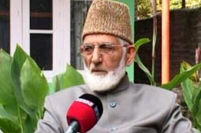 Rival offers life support to Geelani