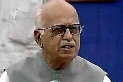 Advani hails Muslim cricketers