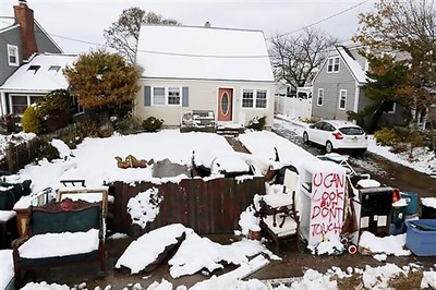 US: Northeast digs out from snow following Sandy