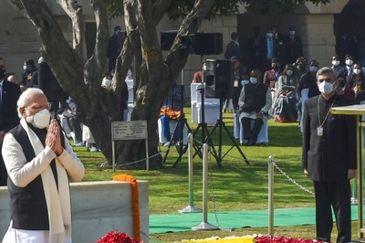 President Kovind, PM Modi Pay Floral Tributes to Mahatma Gandhi at Rajghat