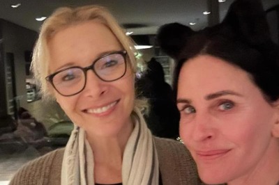 Courteney Cox's Photo Dump With Friends Co-star Lisa Kudrow Has Internet's Attention