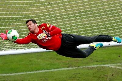 Arsenal set to sign Brazil goalkeeper Julio Cesar
