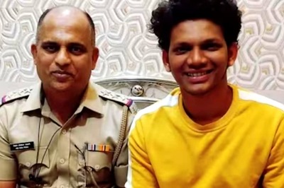It Was A Real-Life 'Selfiee' Moment For Nikhil Bane And This Police Officer