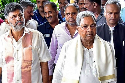 Karnataka: Siddaramaiah, Shivakumar Loyalists Spar Over CM Post Again; BJP Throws Spanner in Cong Works