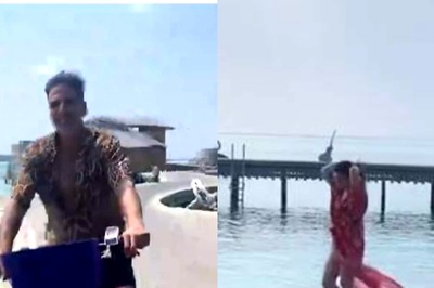 Akshay Kumar Goes Cycling, Twinkle Khanna Gets Into Celebration Mood in Maldives, Watch Video