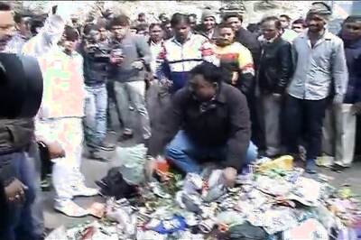 Delhi government sets up task force to clear garbage amid MCD protests
