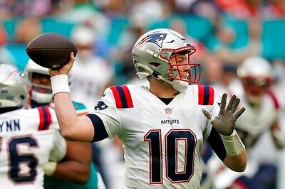 Patriots Fully Behind Rookie QB Jones Heading Into Playoffs
