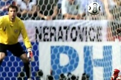 Cech saved Czechs from drubbing