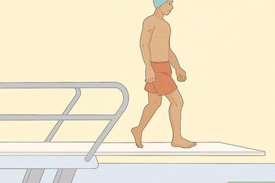 How to Do a Swan Dive From the Side of a Swimming Pool