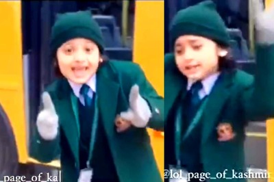 School Girl Grooves to 'Aap Ka Aana Dil Dhadkana' in Viral Video and Desis Love It