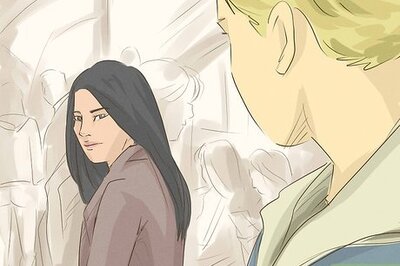 Reading Women’s Body Language: Signs & Signals That She’s Flirting