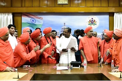 Lingayat Seers Amp up Pressure on Siddaramaiah for Separate Religion Status, Veerashaivas Oppose it