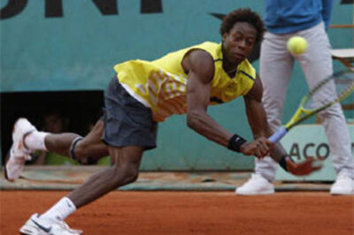 Monfils knocks out Roddick, meets Federer next