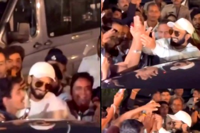Ranveer Singh Hugs Paps, Proudly Shakes Hands As They Congratulate Him On Deepika's Pregnancy | Video