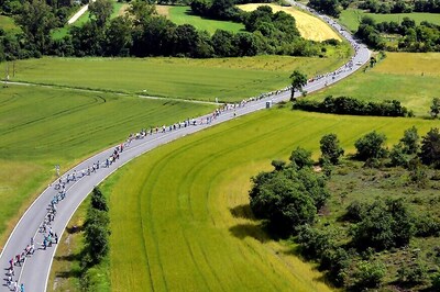 Spain's Basques Form 202-km Human Chain to Call for Independence Vote