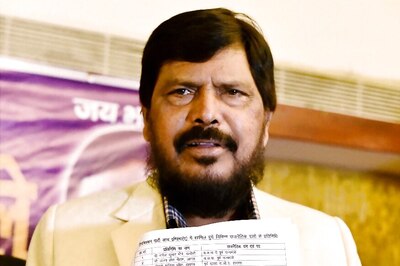 In Mumbai, Athawale's 'Go Corona' Chant With Monks to Tackle Outbreak Goes Viral