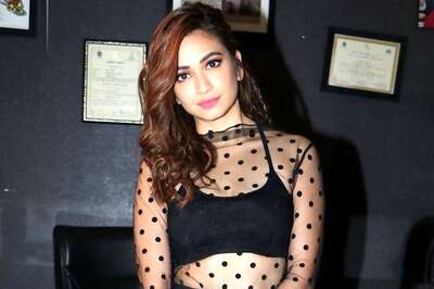 Kriti Kharbanda Takes Up Pole Dancing Ahead of Housefull 4