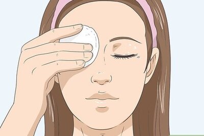 How to Apply Eyeliner That Stays All Day