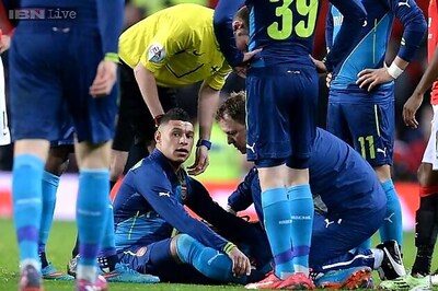 Arsenal's Alex Oxlade-Chamberlain out for up to four weeks