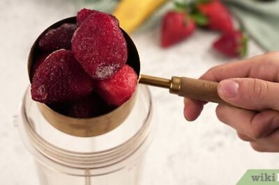 How to Make Strawberry Milkshakes