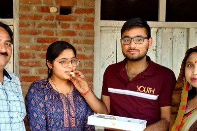 UP Farmer's Daughter Scores 99.25% in CBSE 12th Result, Shares Secret to Obtaining 100 in English