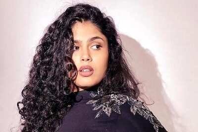 Faria Abdullah Looks Effortlessly Chic In All- Black Ensemble