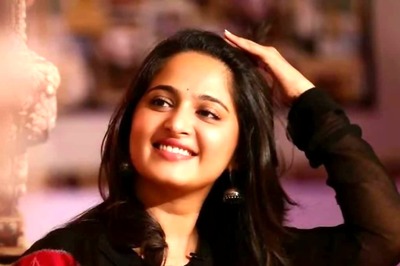 Anushka Shetty's Old Pic With Parents On Their Wedding Anniversary Viral