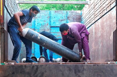 Severe Oxygen Shortage: Delhi Hospitals Forced to Use Back Up Stock, Others Ask Kin to Shift Patients