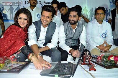 Snapshot: Riteish, Genelia ask students to help prepare Congress manifesto