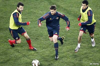 Spain can stop Wesley Sneijder: Busquets