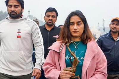Vinesh Phogat Returns Khel Ratna and Arjuna Awards, Leaves Them at Kartavya Path