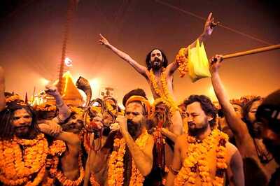 Kumbh Mela begins in Nashik, thousands take holy dip