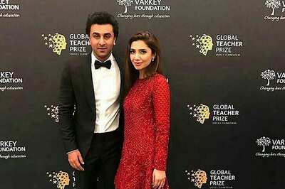 Mahira Khan Chats up With Ranbir Kapoor at an Awards Show; Promotes Film With Fawad Khan
