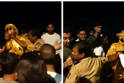 Mumbai's Living Statue, 'Gold Man', Assaulted by Cop At Bandra Bandstand | WATCH